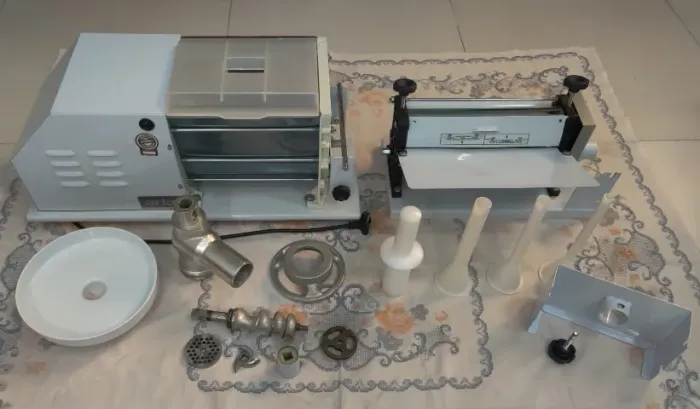 Máquina de fazer pão, moer carne e fazer linguiça Arke
