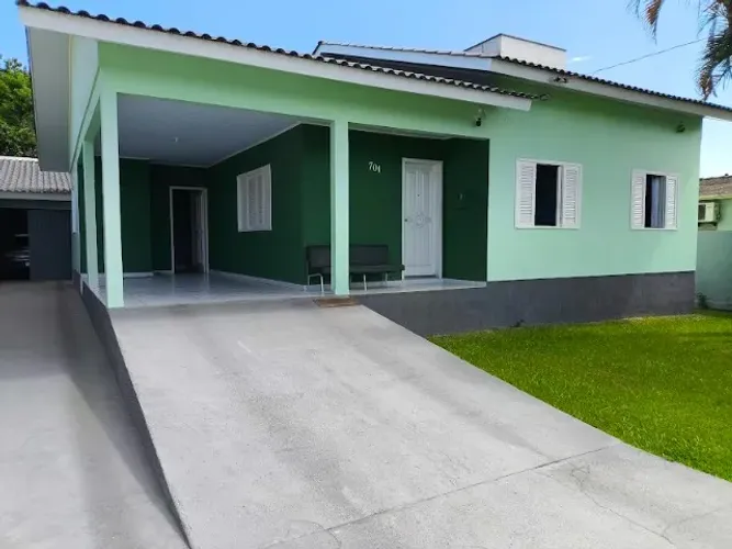 Casa 3 dorm AMPLOS com telhado TODO NOVO terreno PLANO próxima ao centro de Criciúma