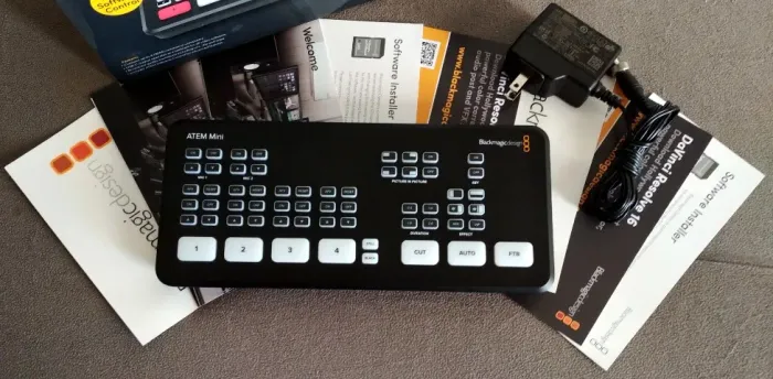 Blackmagic Atem Mini Live Stream Switcher HDMI Mesa Corte Video