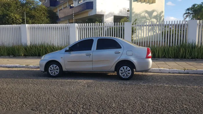 Toyota Etios X Sedan 1.5  alugo com GNV para aplicativo