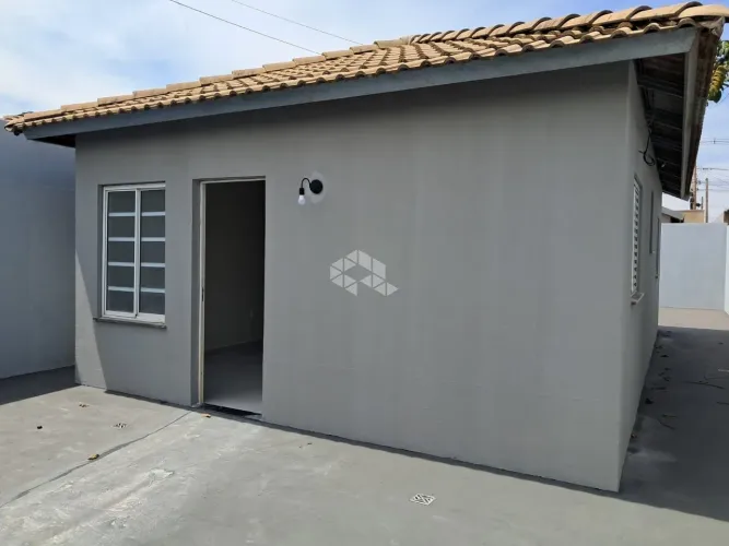 CASA Á VENDA 2 QUARTOS- 2 VAGAS - BAIRRO CRISTO REDENTOR