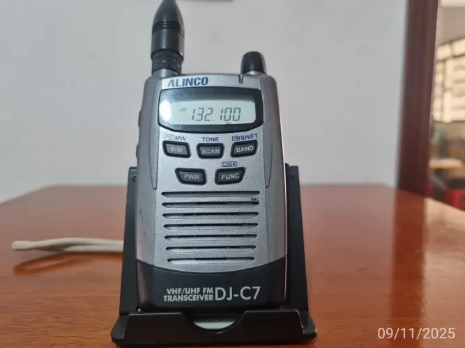 Rádio Comunicador HT Alinco DJ - C7