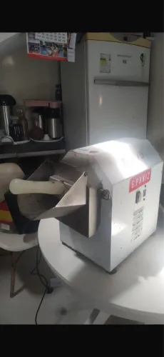 MAQUINA DE RALAR QUEIJO 