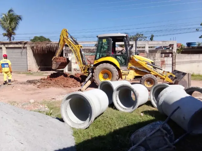 Locação de retroescavadeira