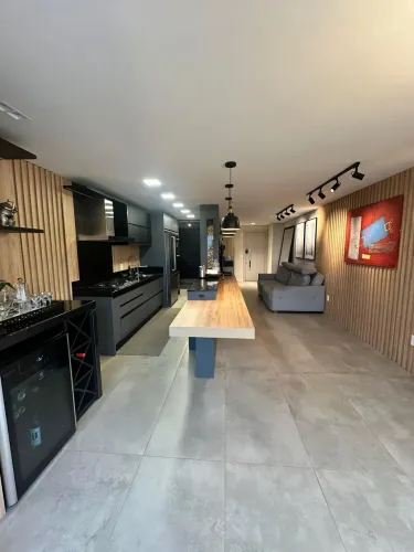 Apartamento Decorado com 2 Suítes e 2 Vagas bairro Fazenda Itajaí