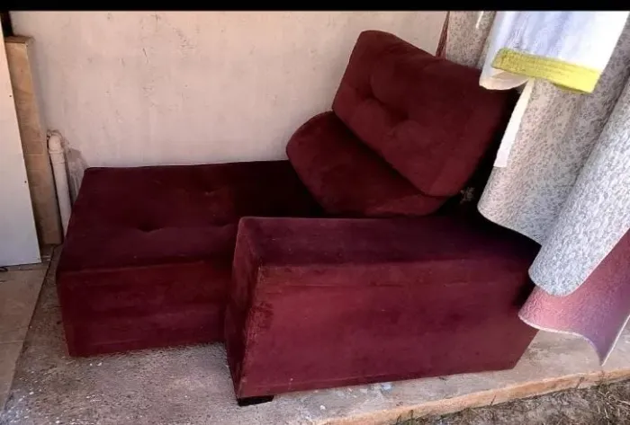 Sofá retrátil roxo 