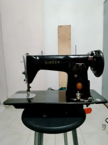 Máquina de costura Singer Antiga