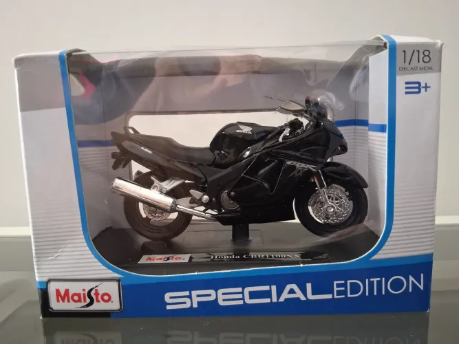 Miniatura Moto Maisto Honda CBR 1100XX com base - Escala: 1/18
