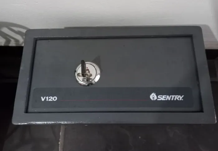 Cofre de metal reforçado 