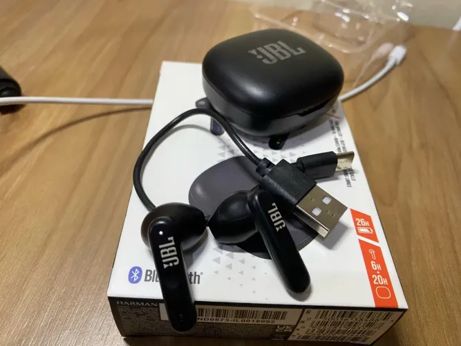 Fone de Ouvido JBL Wave 300 - com qualidade de som e graves