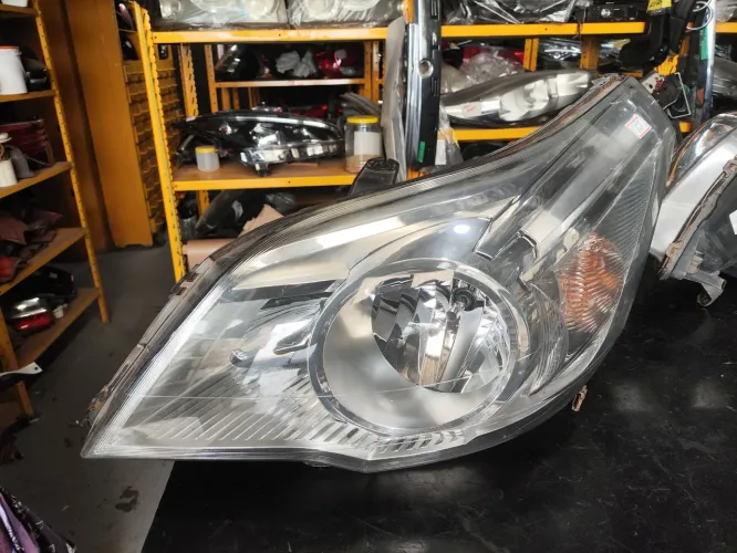 Farol esquerdo Montana Agile 