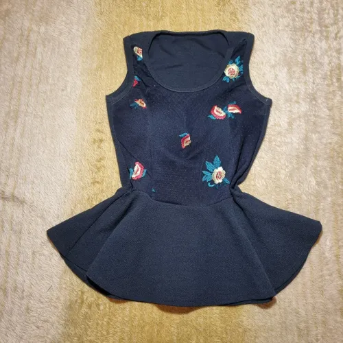 blusa peplum bordada