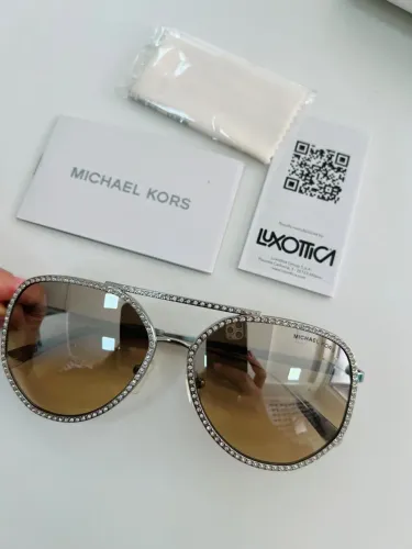 Óculos de Sol Michael Kors - Elegância e Glamour!