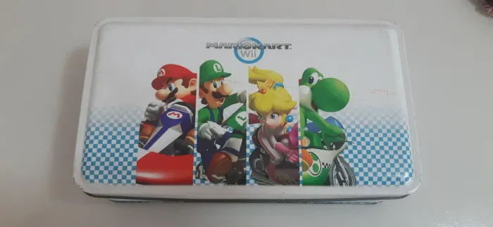 Lata decorativa Super Mario Kart Wii Enterplay Trading Card Collector