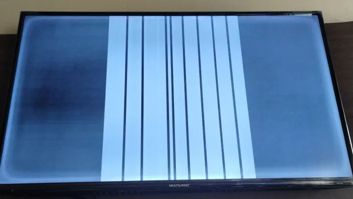 Tv Multilaser de 43" com defeito 