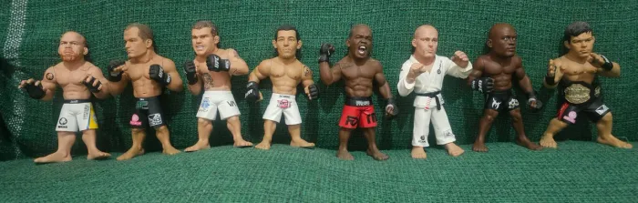 LOTE FIGURA AÇÃO UFC ORIGINAL PARA COLECIONADORES, CINTURÃO CAMPEÃO DE BRINDE