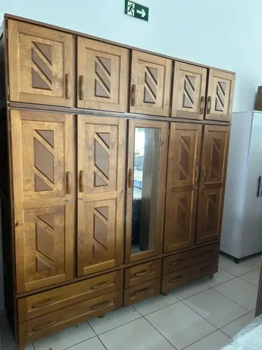 Guarda roupa de madeira de pinos 5 portas novo