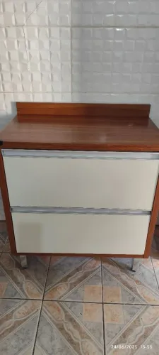 Armário com duas gavetas
