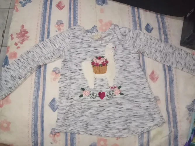 Casaco Infantil Estampada com Lhama e Flores