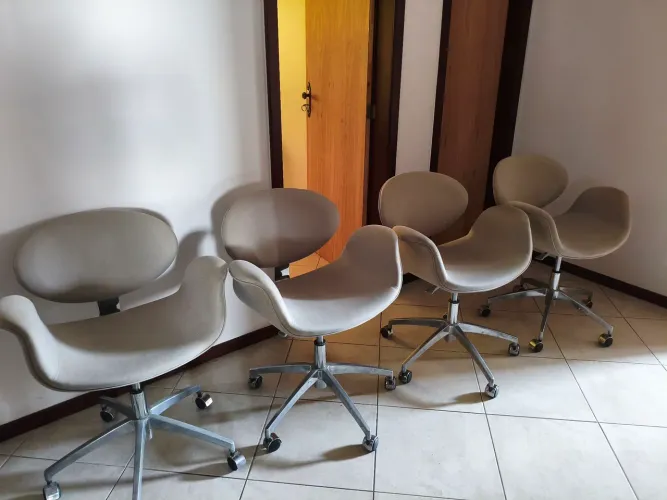 Cadeiras de escritório com rodinhas !