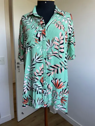 Camisa feminina verde estampa tropical tam M Petipá