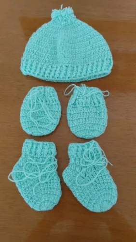 Promoção Conjunto de inverno para bebê - touca, luvas e sapatinhos