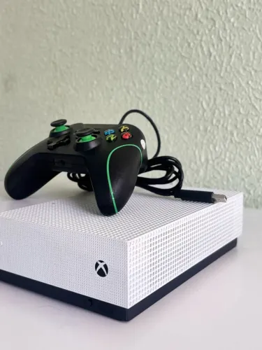 Xbox One S em ótimo estado + Controle Novo 