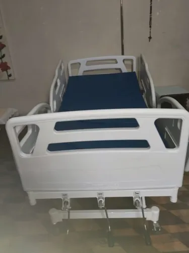 Cama hospitalar pouco usada 