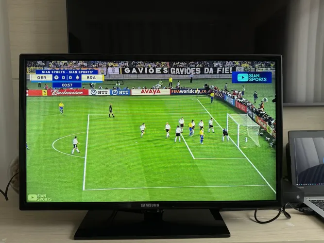 TV Samsung LED de 32 polegadas, modelo UN32EH4000G.
