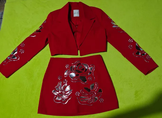 Blazer curto manga longa