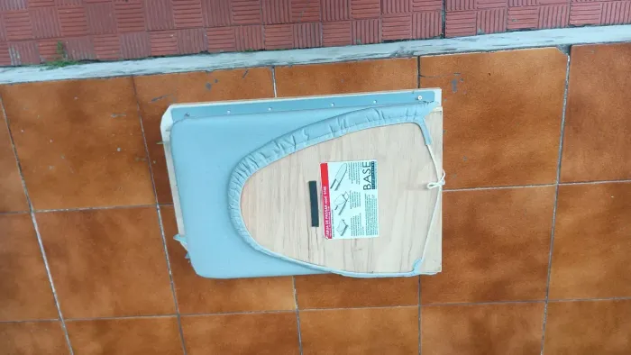 Mesa passar roupas embutida