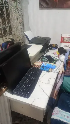 Vendo 2 impressoras mais 2 tela de computador mais o teclado ?
