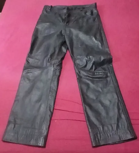 Calça de couro legítimo n 44 - Novinha