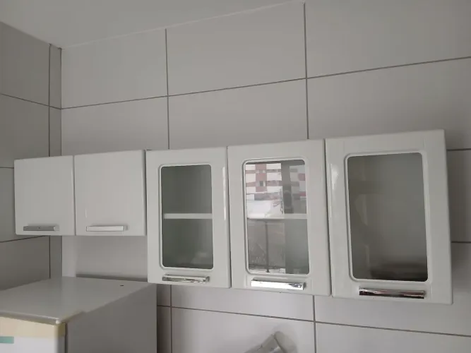 Armário de cozinha 3 peças Balcão, e partes de parede.