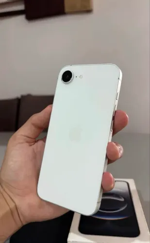 iPhone 16e
