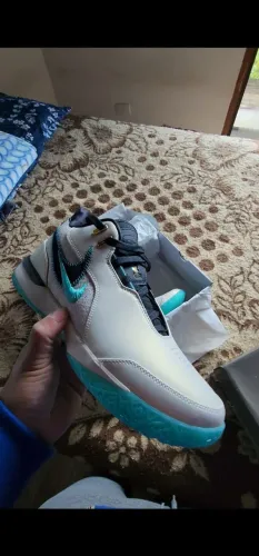 Lebron Liverpool NXXT 