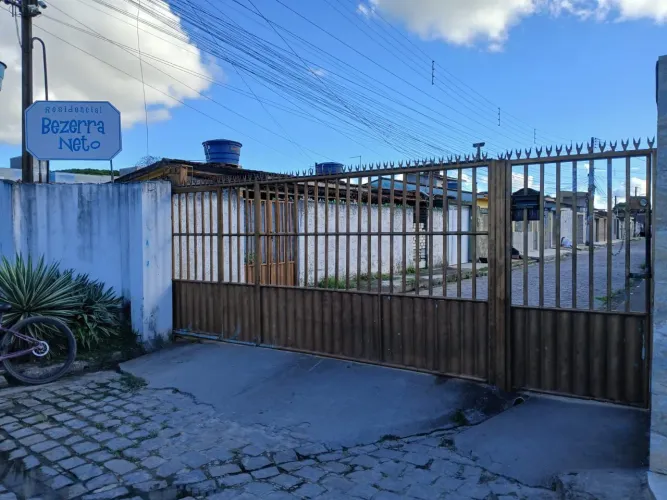 Casa na região do Aeroporto (4 quartos, suite, primeiro andar, varanda)