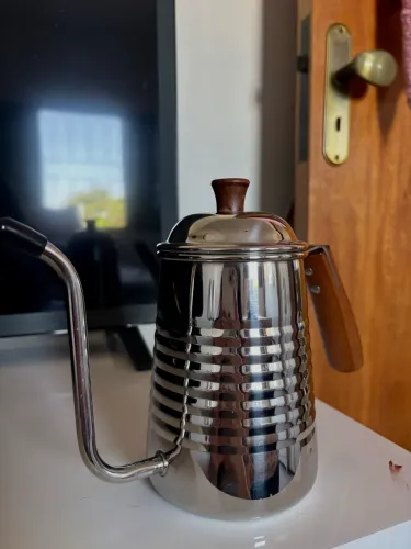 Chaleira Bico de Ganso Inox Polido 700ml Vai Direto Ao Fogo Barista