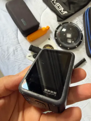 GoPro Hero 10 Black com Defeito + Kit de Acessórios - R$ 300