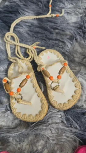 Roupas e calçados de menina 