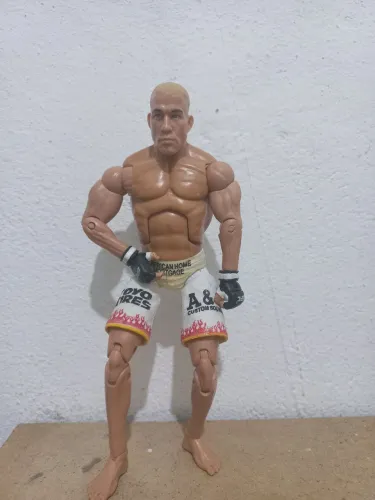 boneco tito ortiz UFC