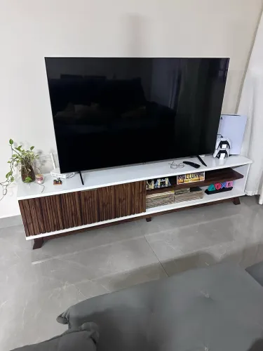 Rack para TV 75 Polegadas 1 Porta Gênesis