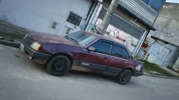 Chevrolet Monza GL 1.8 Efi/ SL/ L/ 650/barc. 2e4p (álcool) 1990