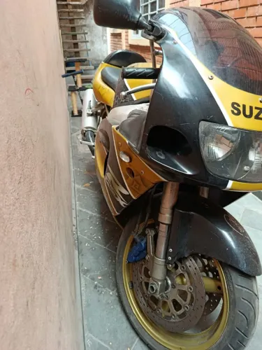 Suzuki Srad 750