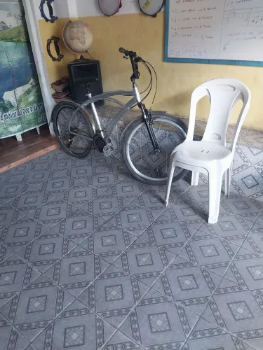 Bicicleta top toda no alumínio e peças inox pineus novos toda nova