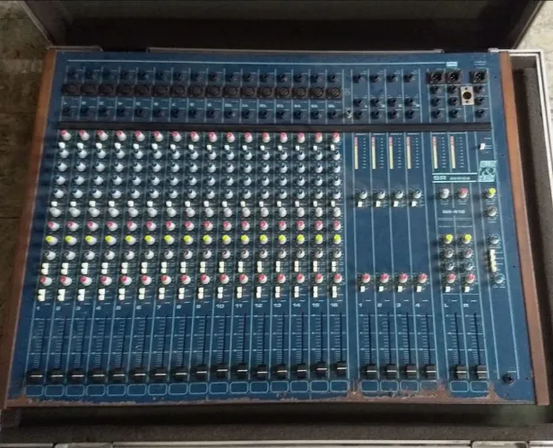 Mesa de Som Analógica Allen & Heath (UK) 16 canais - última chance!