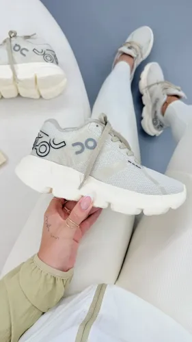 Tênis Feminino Esportivo On Cloud Runing Solado EVA Macio Off/White Disponível 34 AO 39