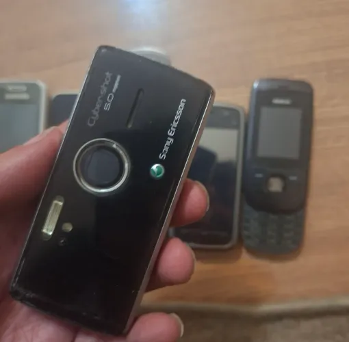 Coleção de celulares antigo