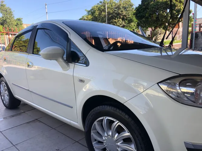 Fiat Linea Essence 1.8 Flex 16V 4P 2016