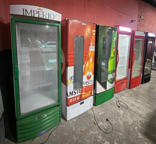 Freezer expositor e cervejeiro disponível